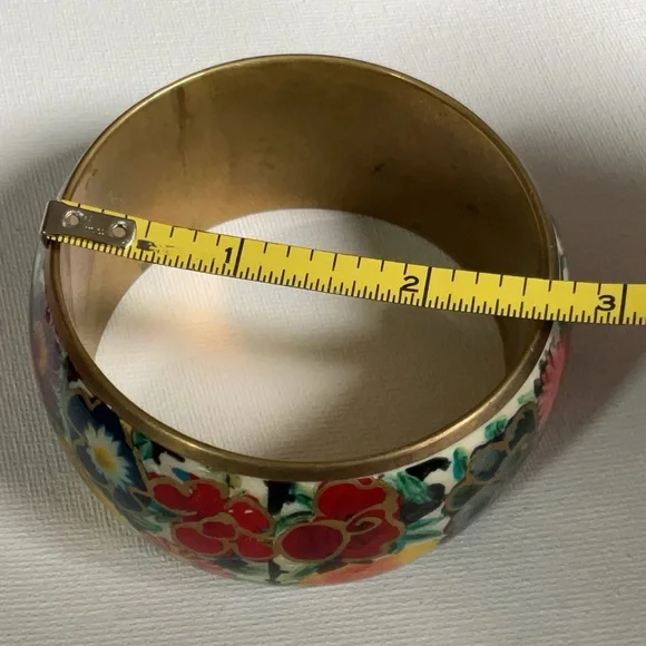 Vintage Floral w/Gold Accents Bangle Bracelet Brass interior/Pretty Piece - Picture 3 of 8